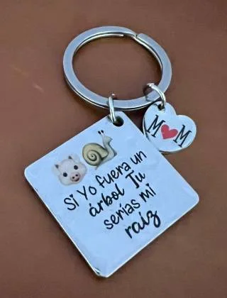 Llavero Cuadrado con nombres y frase · Fotografía 2