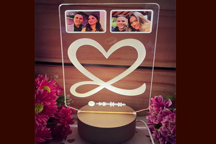 Lámpara de madera de amor personalizada