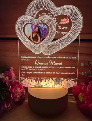 Lámpara LED Corazones entrelazados para mamá · Fotografía 2