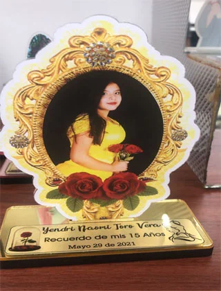 Recuerdo Quinceaños con marco ornamental · Fotografía 2