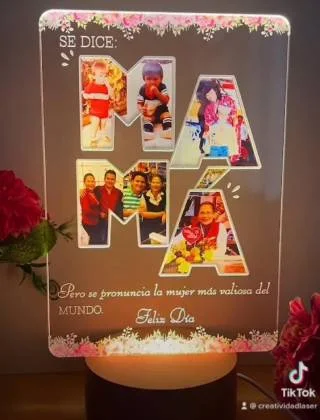 Lámpara LED MAMÁ con collage · Fotografía 3